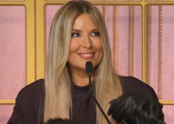 Sfida tra Rai e Mediaset, Selvaggia Lucarelli manda una stoccata a De Martino: ecco cos’ha detto