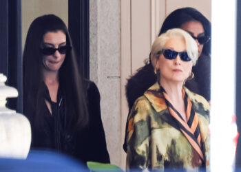‘Il Diavolo veste Prada 2’, prime foto dal set a Milano con Anne Hathaway e Meryl Streep: guarda